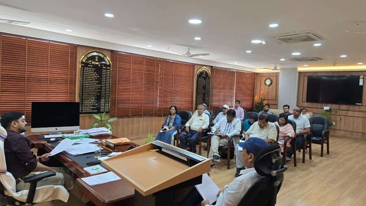 Dhanbad News: अब वीडियो कॉल से बनेगा डॉक्टर व स्वास्थ्य कर्मियों का अटेंडेंस