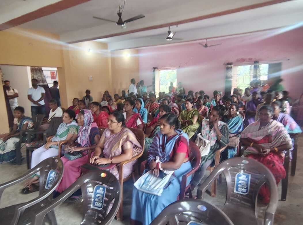 आदि कर्मयोगी अभियान के तहत अधिकारियों ने किया गांवों का दौरा