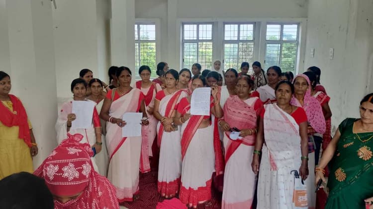 अभद्र व्यवहार का आरोप, सेविकाओं ने संघ से की शिकायत