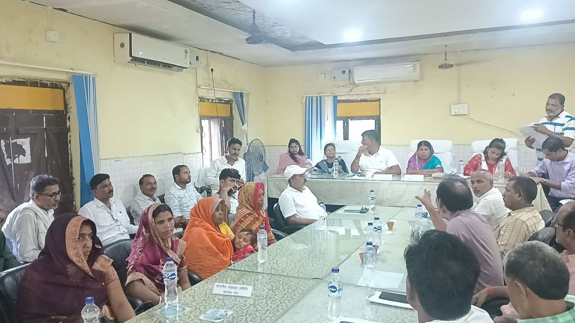 रानीगंज में पंचायत समिति की बैठक में हंगामा