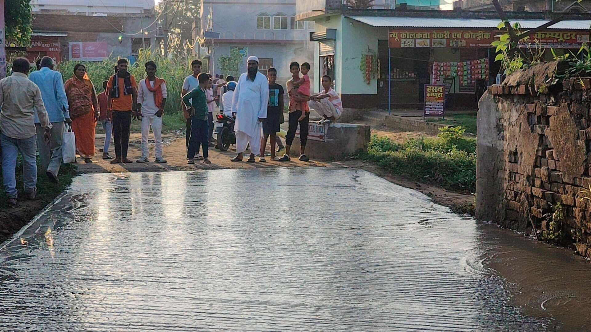 चांद-बाजीतपुर गांव जानेवाली सड़क का निर्माण कार्य शुरू