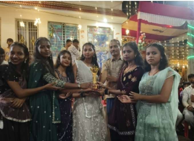 Giridih news: मिर्जागंज में मची डांडिया व गरबा की धूम