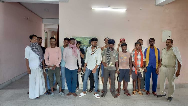 आबकारी विभाग ने अलग-अलग स्थानों से 17 शराबियों को किया गिरफ्तार