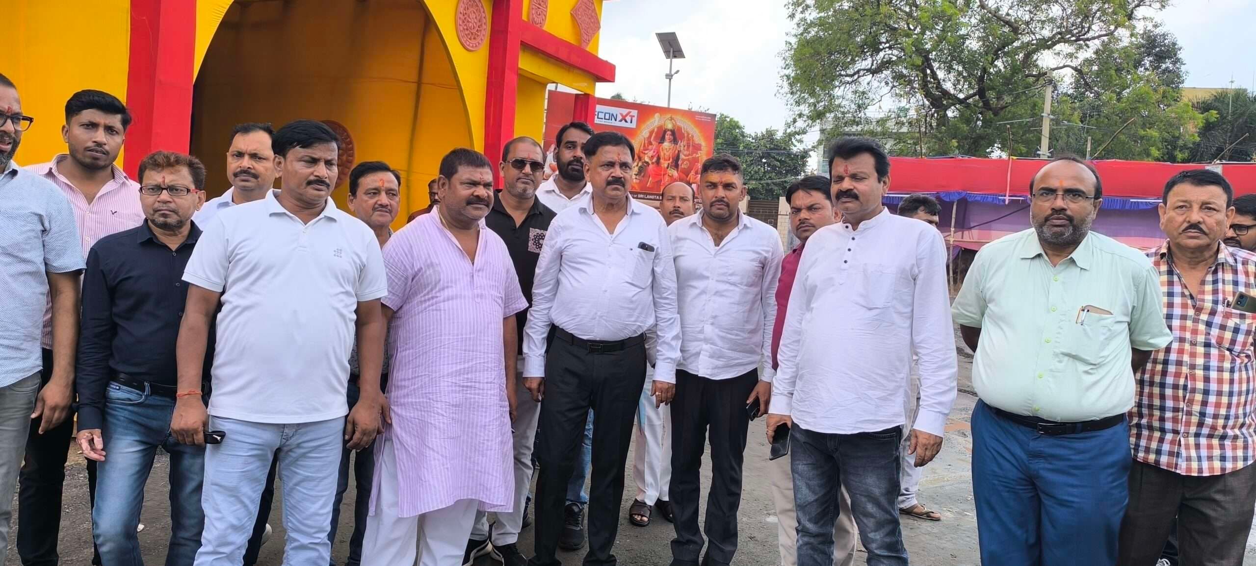 Giridih news: मंत्री सुदिव्य कुमार ने किया शहर के पूजा पंडालों का भ्रमण