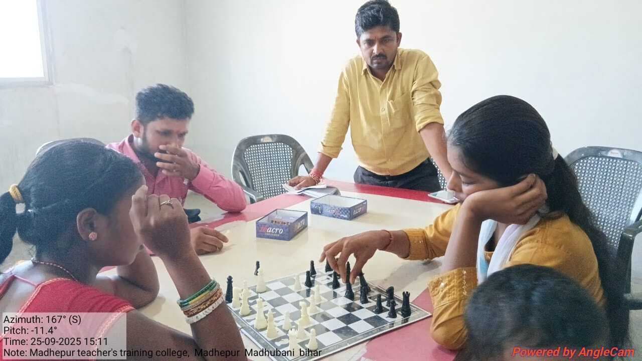 Madhubani News : मधेपुर टीचर्स ट्रेनिंग कॉलेज में शतरंज प्रतियोगिता आयोजित