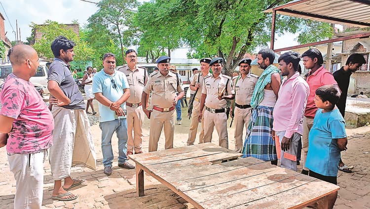 Gopalganj News : उचकागांव में बीडीसी सदस्य के ठेकेदार पति को बदमाशों ने मारी गोली, रेफर