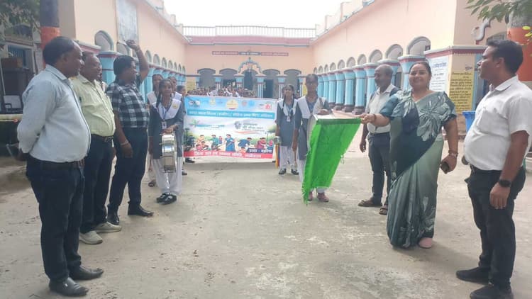 स्वच्छता पखवाड़ा के तहत नगर में निकली प्रभात फेरी