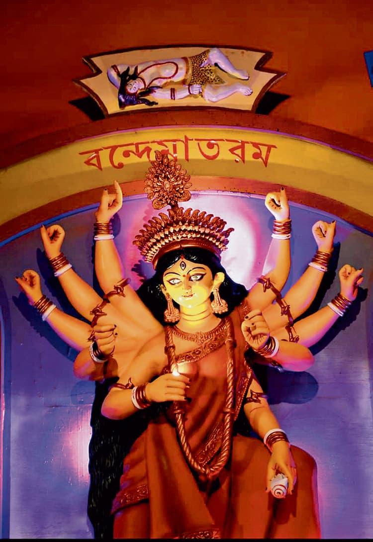 दक्षिणपाड़ा युवा परिषद ने बनाया ‘वंदे मातरम’ को थीम