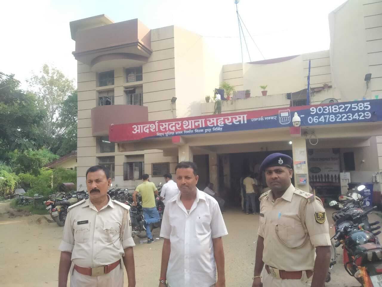 कट्टा व तीन कारतूस के साथ युवक गिरफ्तार