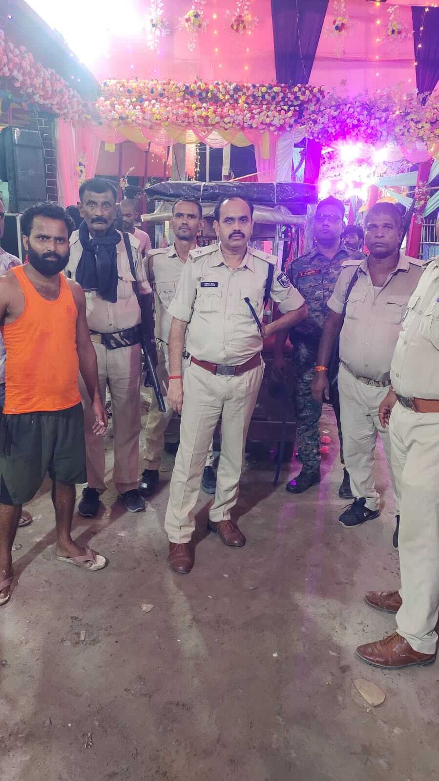 दुर्गा पूजा को लेकर सक्रिय है प्रशासन, विभिन्न पूजा पंडालों का लिया जा रहा जायजा