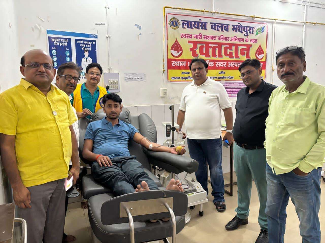 स्वस्थ नारी, सशक्त परिवार " अभियान में लायंस क्लब ने किया रक्तदान