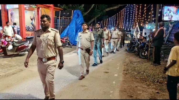पुलिस ने सिल्ली में फ्लैग मार्च किया