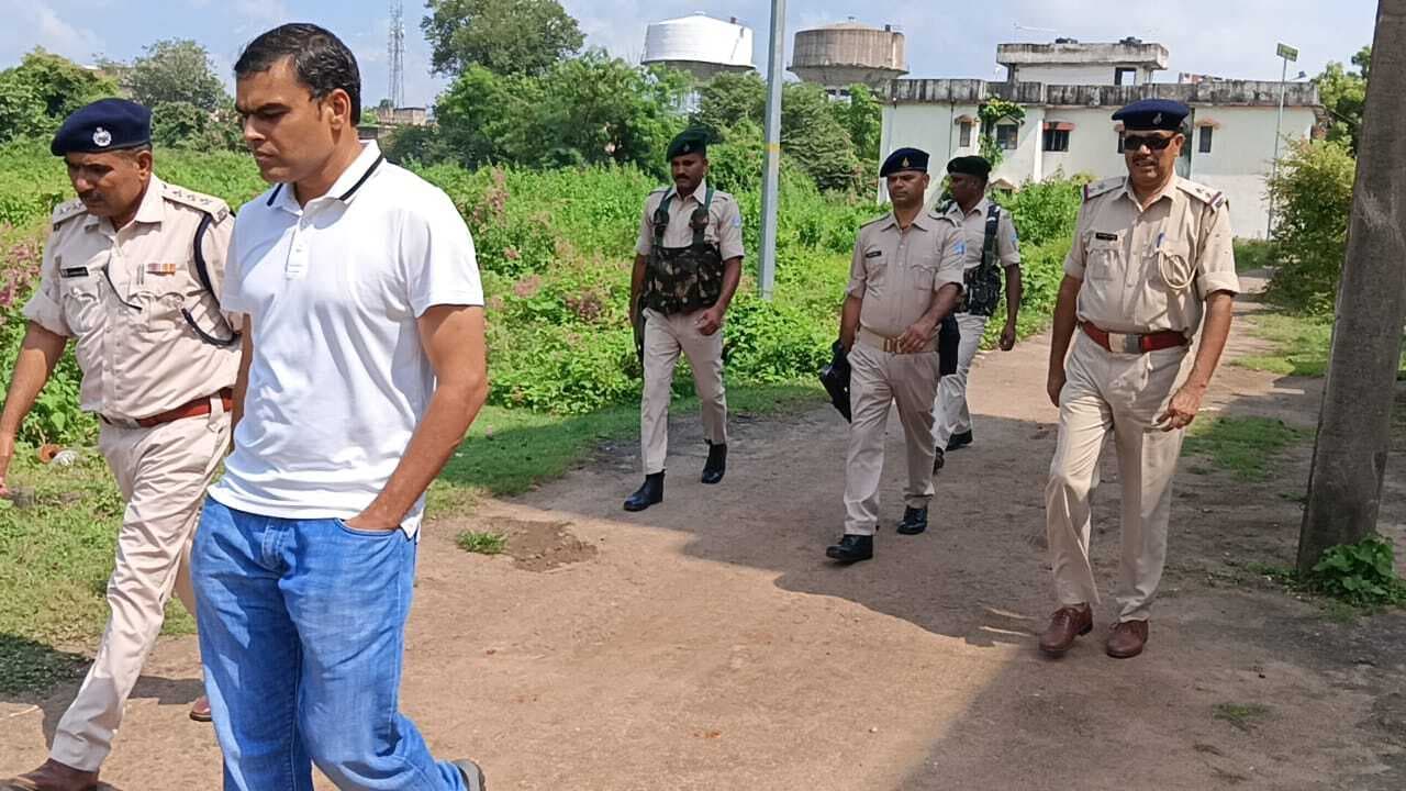 बैंक डकैती कांड के उद्भेदन में लगी हैं अलग-अलग पुलिस टीमें : एसपी
