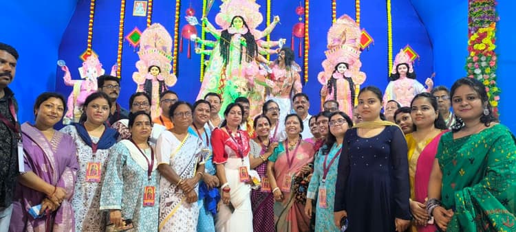 Giridih News :मंत्री ने किया सुरो सुंदरी इंस्टीट्यूट की प्रतिमा व पंडाल का उद्घाटन