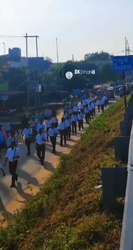 स्वयंसेवकों ने उत्साह के साथ किया शस्त्र-पूजन व पथ संचलन