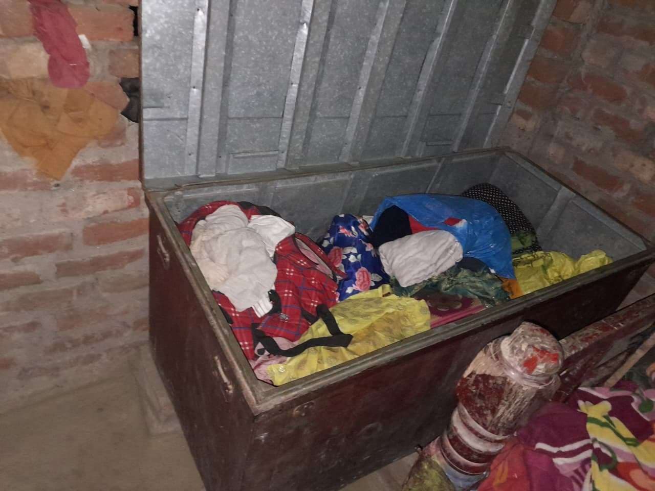 चोरों ने घर में घुस की चोरी, विरोध करने पर महिला को पीटा