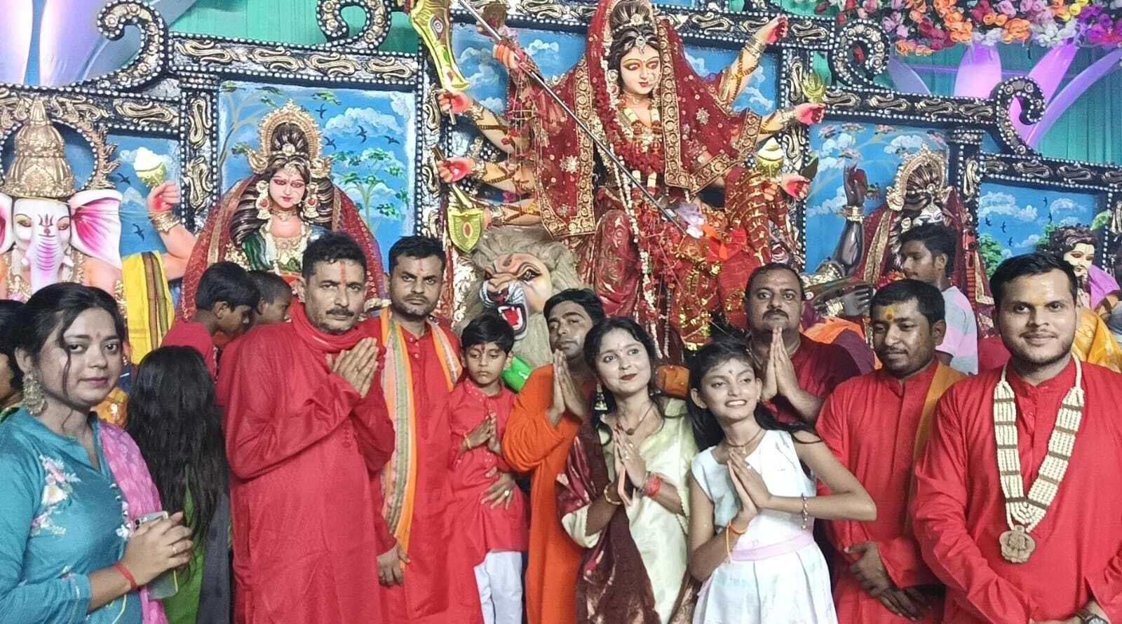 hajipur news. जय माता दी के नारों से गूंज उठा बाजार