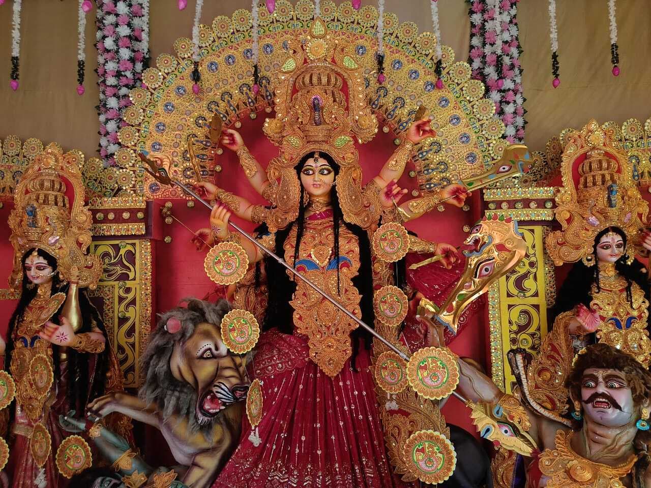 कोयलांचल में दुर्गा पूजा पंडालों के पट खुले, श्रद्धालुओं की उमड़ी भीड़