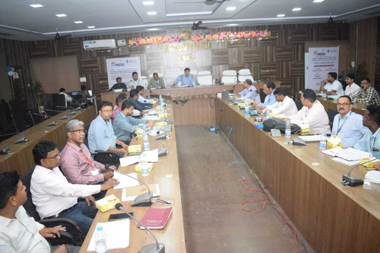 केसीसी व पीएमइजीपी के पेंडिंग आवेदनों को तेजी से निबटायें : डीसी
