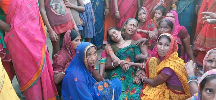 सड़क हादसे में मृत युवक का शव आते ही रामपुर तिलक में मचा कोहराम