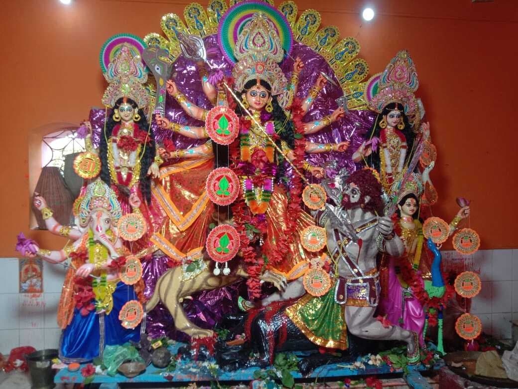 पूजा के लिए मंदिर में उमड़े श्रद्धालु