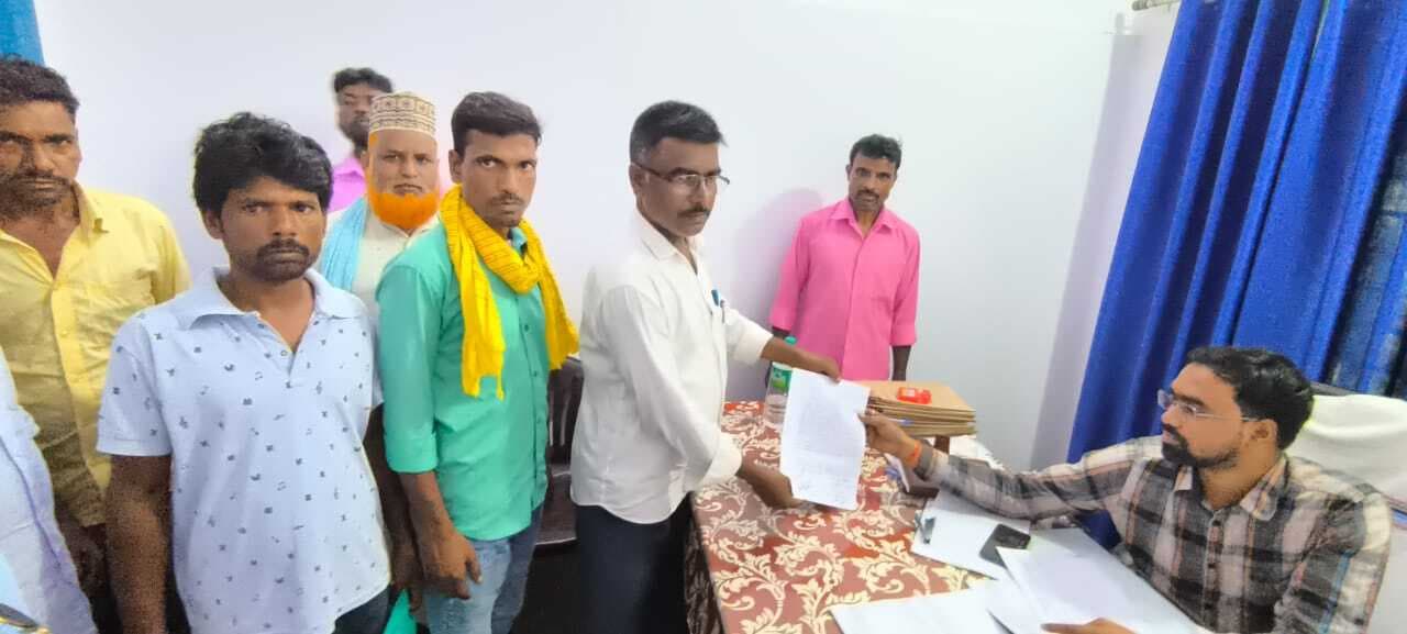 ग्रामीणों ने की जर्जर हाइटेंशन तार दुरुस्त करने की मांग