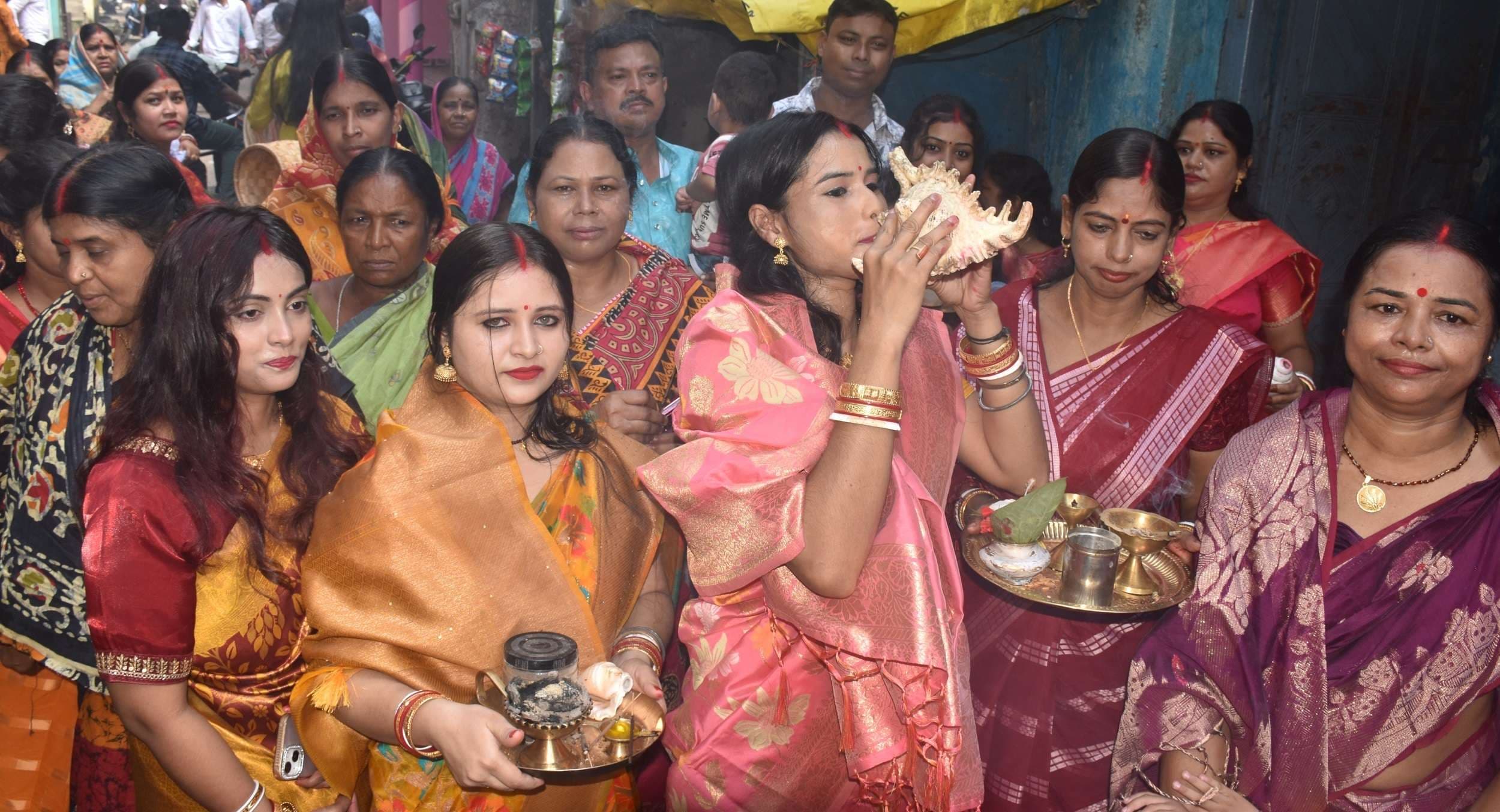 Bokaro News : शंख ध्वनि से महिलाओं ने किया मां का स्वागत, लगे जयकारे