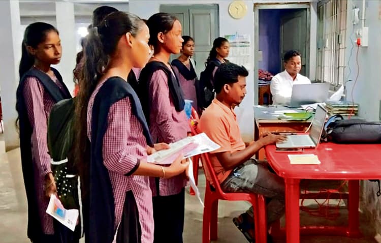 Chaibasa News : अजीम प्रेमजी फाउंडेशन की स्कॉलरशिप का निबंधन जारी