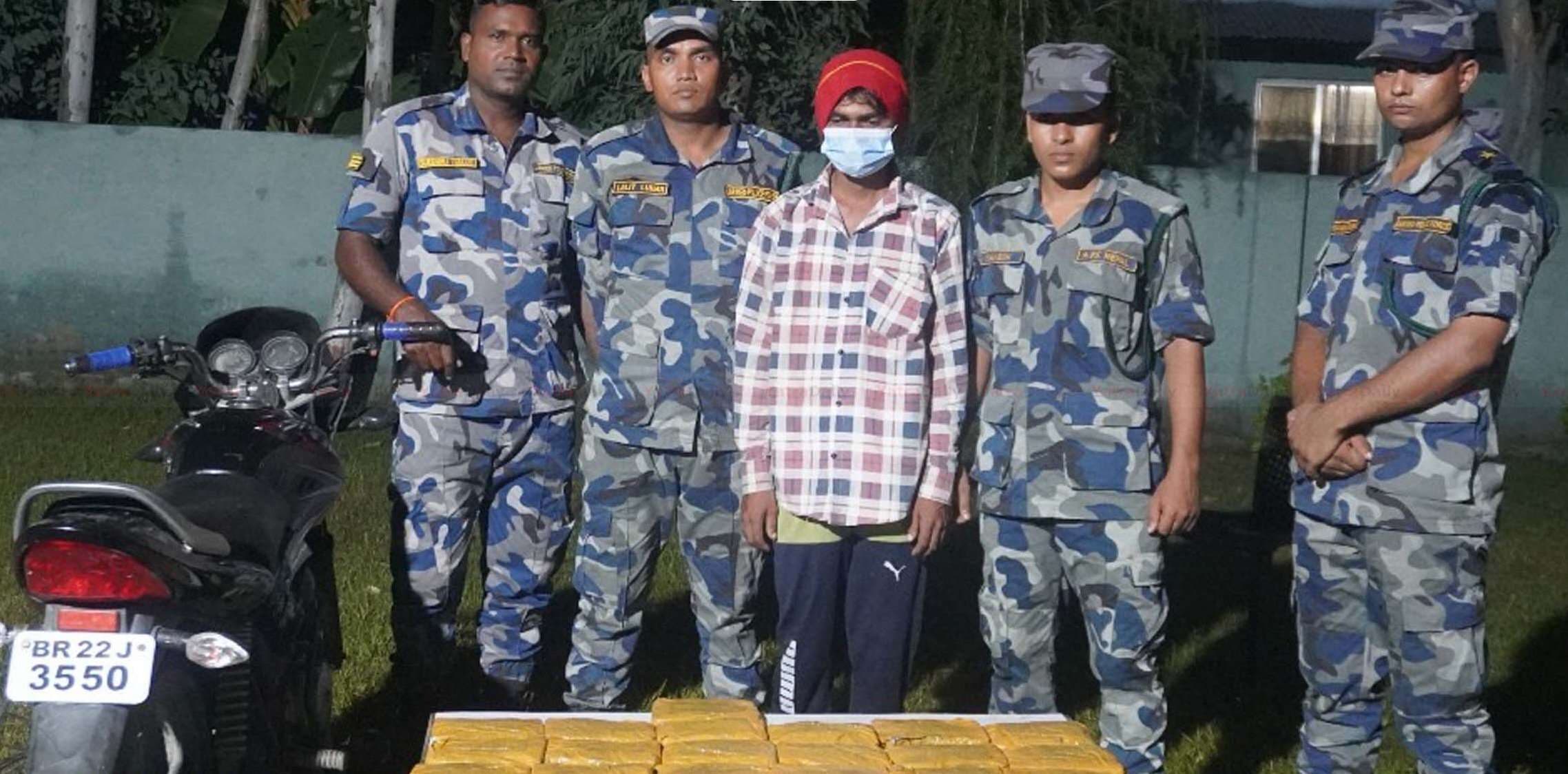 Motihari: नौ किलो चरस के साथ भारतीय नागरिक गिरफ्तार