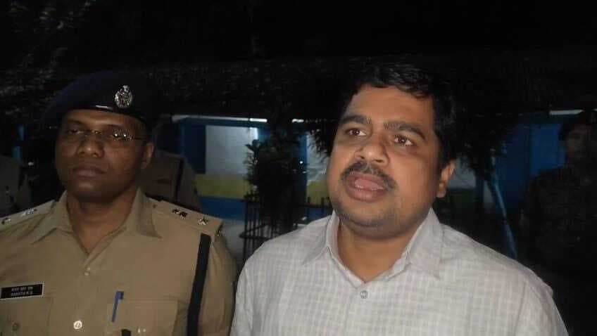 सीमावर्ती इलाके का डीएम व एसपी ने किया दौरा, कहा त्योहार में विधि व्यवस्था बनाये रखना सभी की जिम्मेदारी