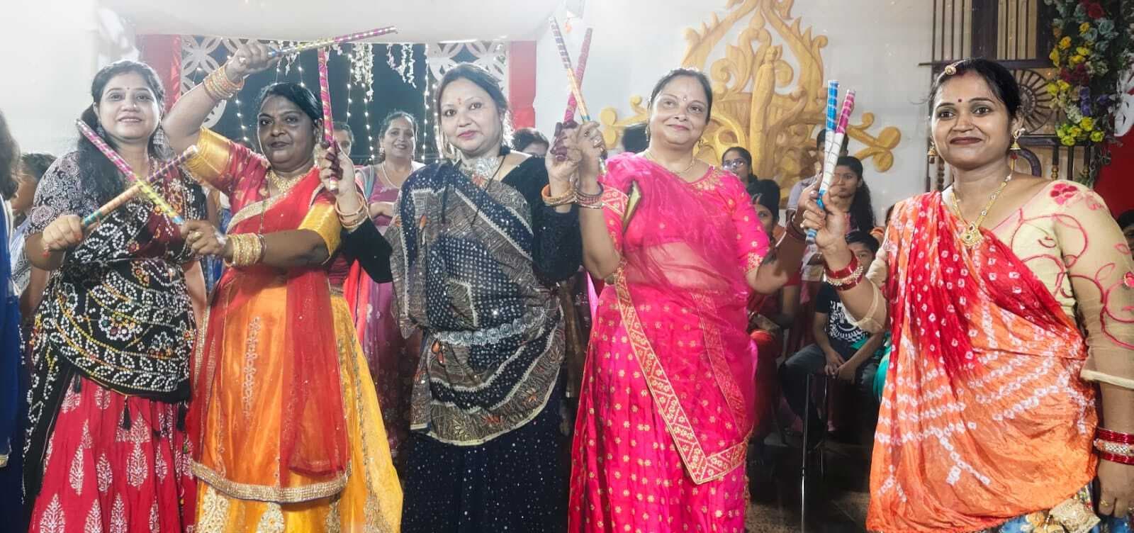 मधुपुर के न्यू कॉलोनी में डांडिया कार्यक्रम का हुआ आयोजन