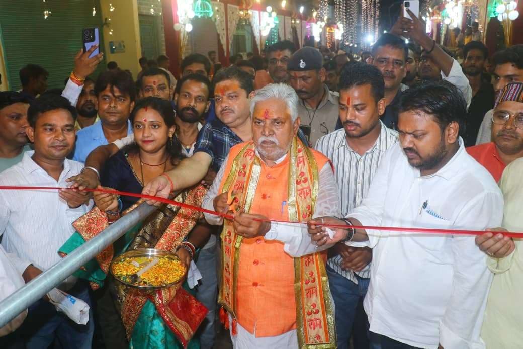 मंत्री ने पूजा पंडालों का किया उद्घाटन व दर्शन