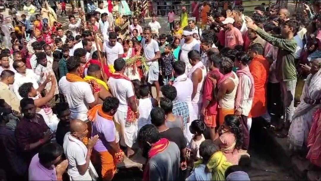 अष्टमी पर दिऊड़ी मंदिर और पूजा पंडालों में उमड़ा आस्था का सैलाब