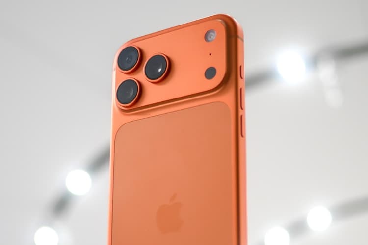 iPhone 17 Pro Max का भगवा रंग भारतीय और अमेरिकी यूजर्स को भाया, 3 दिन में हुआ Out of Stock