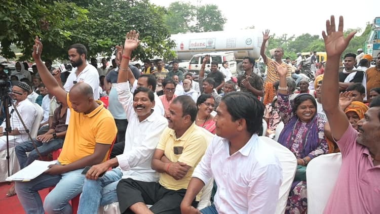 Bihar Election Express: कोढ़ा की जनता ने रखी मांगों की लंबी सूची, चौपाल पर सामने आयी दलितों की नाराजगी