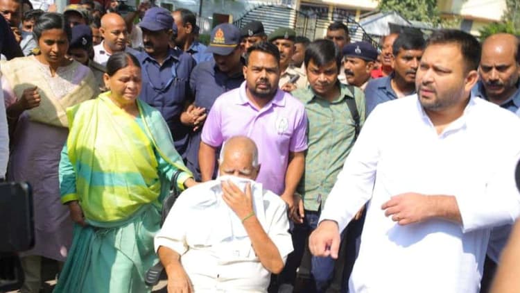 Bihar Election 2025: बीच मझधार में महागठबंधन के नेता, तेजस्वी यादव के नामांकन से दूर रहे सहयोगी दल