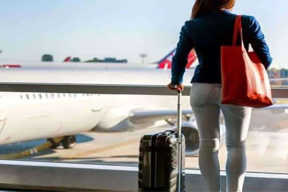 Patna Airport News: पटना एयरपोर्ट पर संदिग्ध महिला के बैग से निकला अजीब सामान, CISF भी रह गया दंग