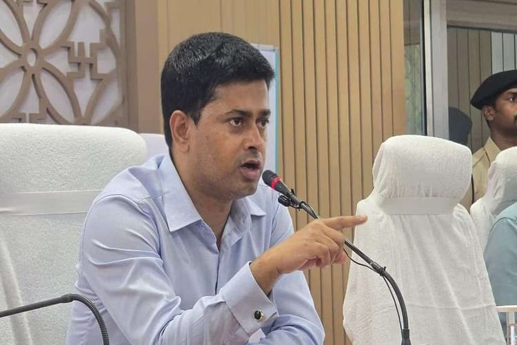 Bihar News: बिहार के इस जिले में जमा होंगे 70 लाइसेंसी हथियार, जानिए सरकार की क्या है तैयारी