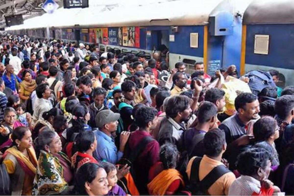 छठ के दौरान यात्रियों की भीड़ को ऐसे नियंत्रित करेगी रेलवे, पहली बार स्टेशन पर दोनों तरफ होगी यह व्यवस्था