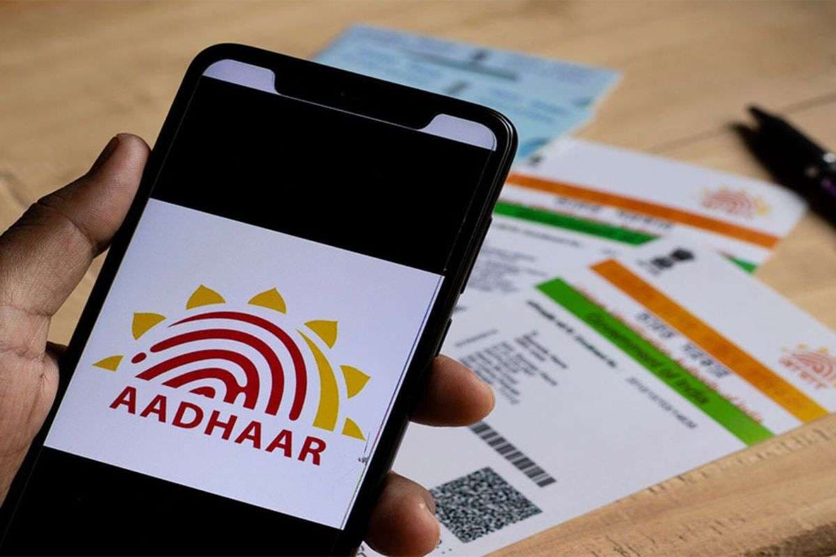 आधार कार्ड अपडेट अक्टूबर 2025: लिंक्ड मोबाइल नंबर बदलने की स्टेप-बाय-स्टेप गाइड