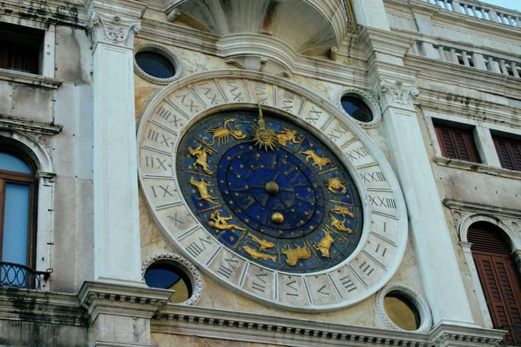 Aaj Ka Rashifal: कुंभ राशि वालों के लिए कुछ रुकावटें आ सकती हैं, जानें मेष से लेकर मीन राशि का आज 25 अक्टूबर का राशिफल