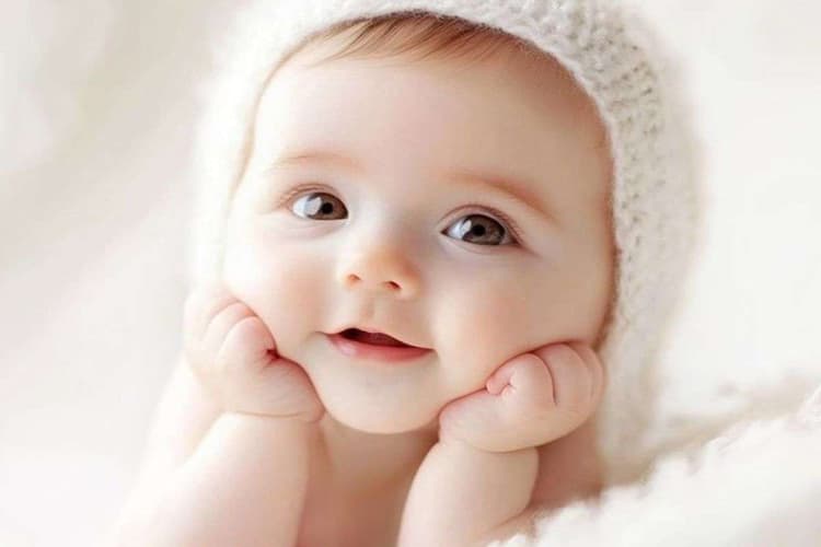 Unique Baby Names With Meaning: बेबी नेम्स जो आपके बच्चे को देंगे यूनिक पहचान