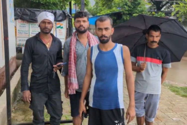 Bihar Crime News: बिहार में घर में घुसकर रिटायर्ड पुलिस जवान की हत्या, सीने और गर्दन में दागी गोलियां