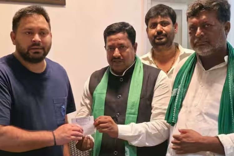 मढ़ौरा में हुआ बड़ा खेला, JDU के नेता अल्ताफ आलम RJD में शामिल