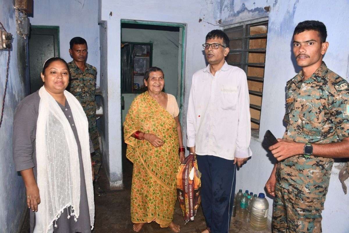 बोकारो में दिल दहला देने वाला मामला, 15 माह तक घर में बंद रहे मां-बेटा, पुलिस ने कराया आजाद