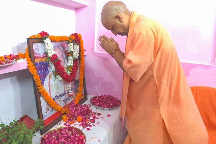 UP News: पीएम मोदी की शोक संवेदना लेकर पंडित छन्नूलाल मिश्र के घर पहुंचे सीएम योगी, कहा- संगीत जगत ने खो दी महान विभूति