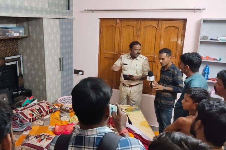 देवघर में अपराधियों का तांडव, बंदूक की नोंक पर व्यापारी के घर से ले भागे 20 लाख रुपये