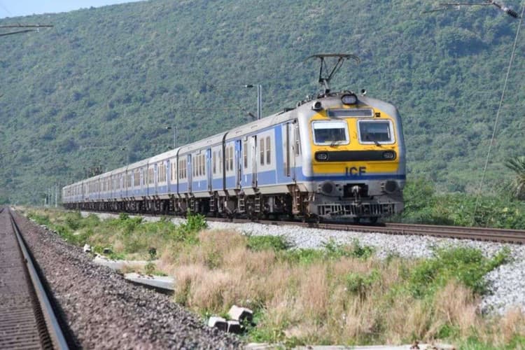 Bihar Train News: खुशखबरी! बिहार से चलने वाली इस ट्रेन में सफर हुआ सस्ता, इस दिन से घटेगा किराया