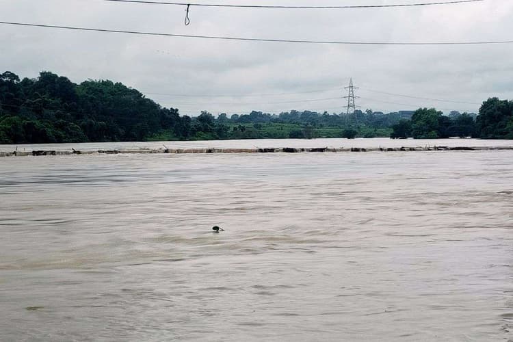 झारखंड की ओर आ रहा लो प्रेशर, गढ़वा, गुमला समेत 6 जिलों में भारी बारिश से बाढ़ का खतरा