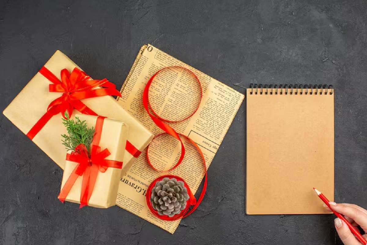 माता-पिता, बच्चे या परिवार को महंगा गिफ्ट देने पर लगता है टैक्स, जानें क्या कहता है नियम?